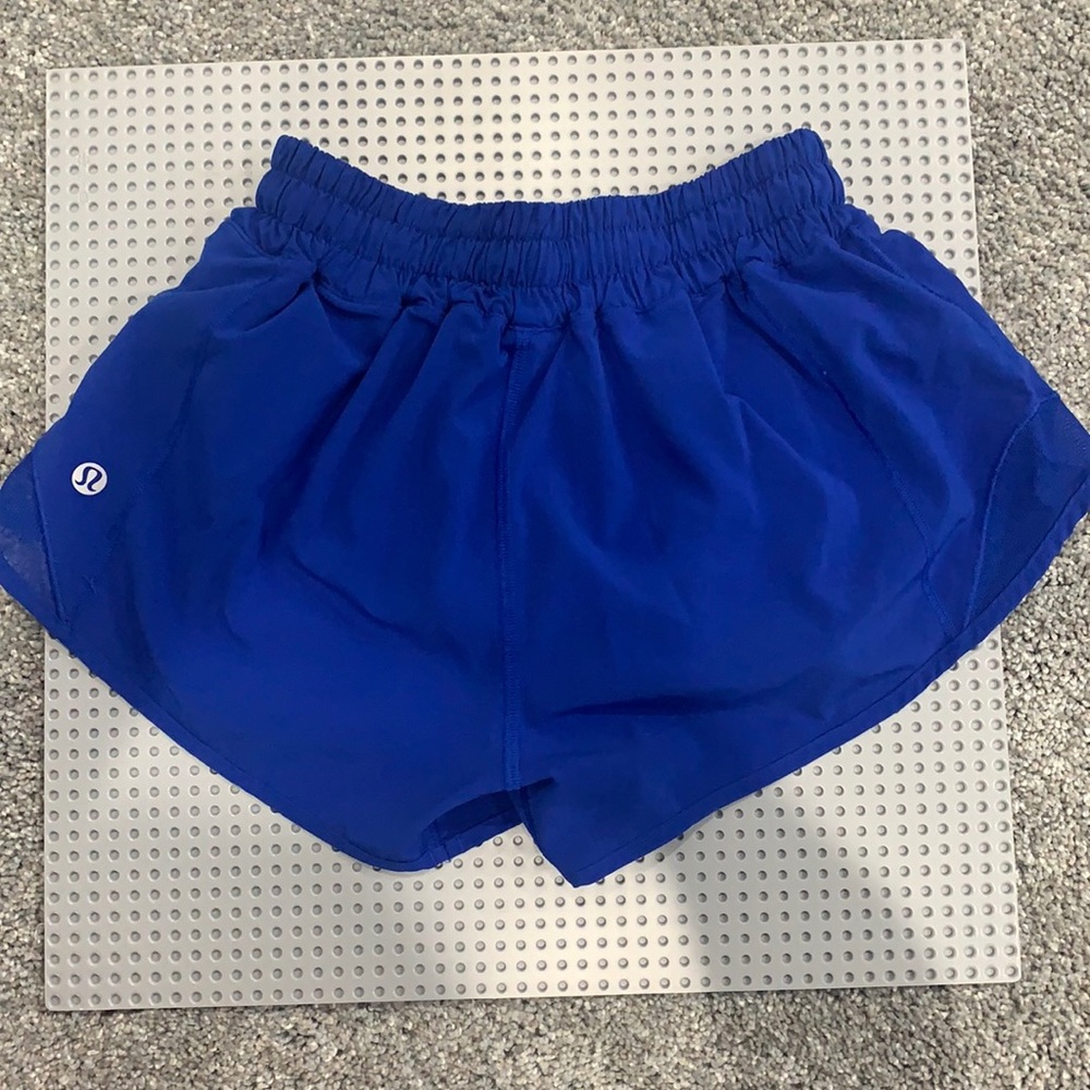 Lululemon Size 2 Hottie Hot Shorts (short length)